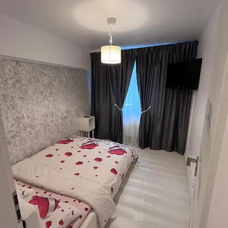 Apartment White & Elegant Luxury Apartament Craiova